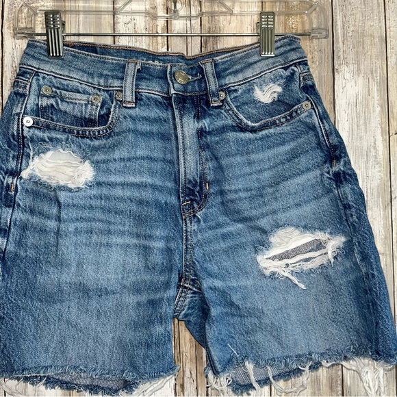 American Eagle Super High Rise Baggy Straight Comfort Stretch Waistband Shorts - Picture 3 of 7